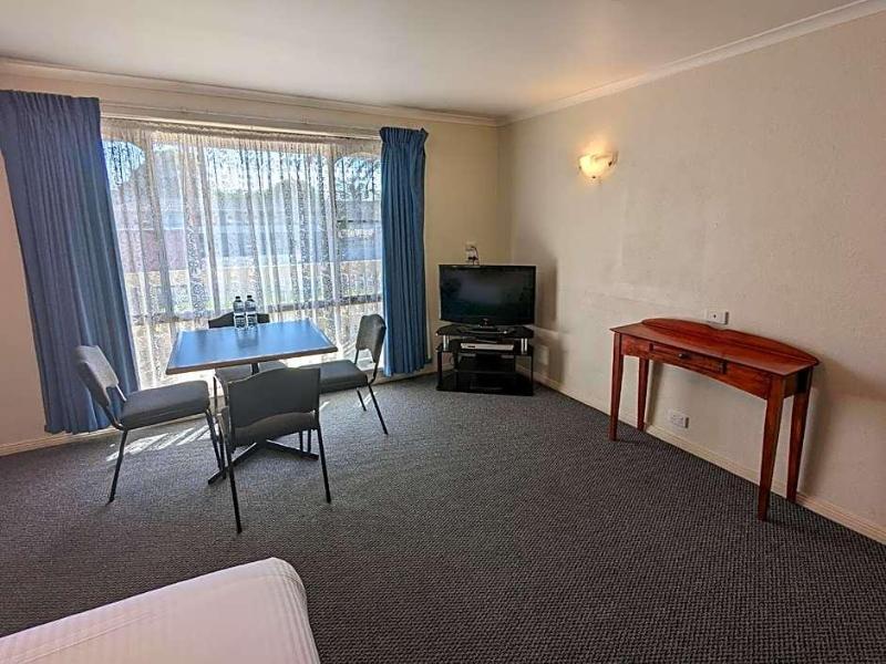 Arkana Motor Inn & Terrace Apartments image