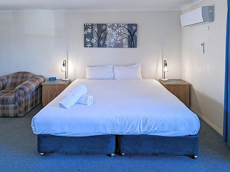 Arkana Motor Inn & Terrace Apartments image