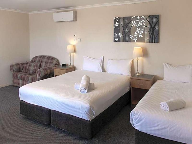 Arkana Motor Inn & Terrace Apartments image