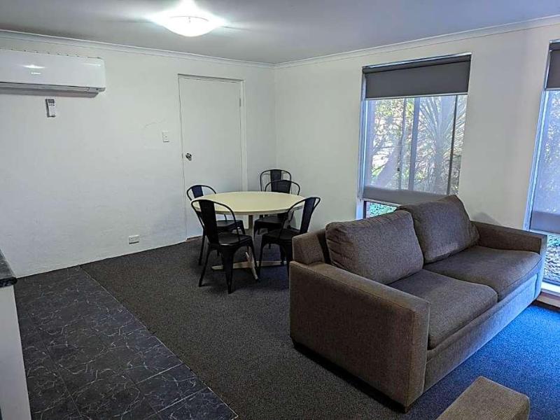 Arkana Motor Inn & Terrace Apartments image