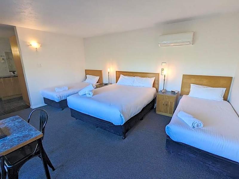Arkana Motor Inn & Terrace Apartments image