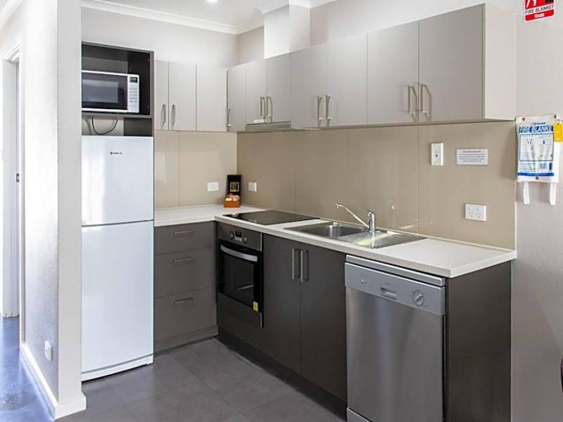 Arkana Motor Inn & Terrace Apartments image