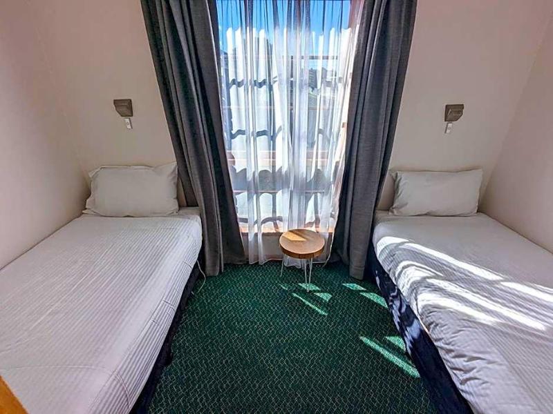 Arkana Motor Inn & Terrace Apartments image