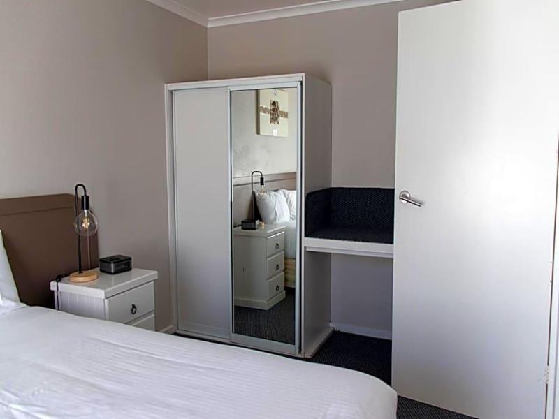 Arkana Motor Inn & Terrace Apartments image