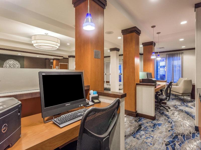 Fairfield Inn & Suites by Marriott Madison East image