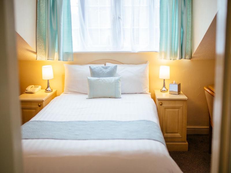 Pymgate Lodge Hotel image