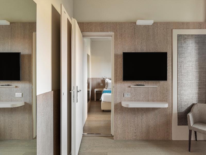 Living Hotel Milano image