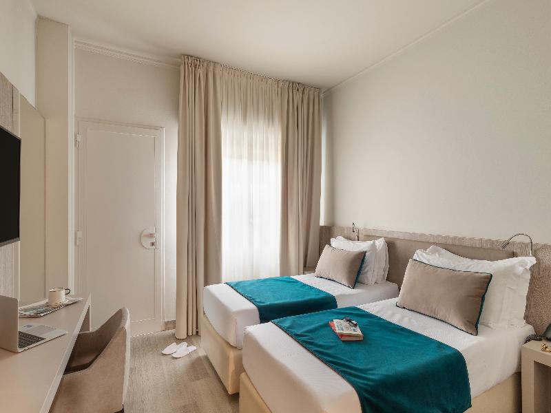 Living Hotel Milano image