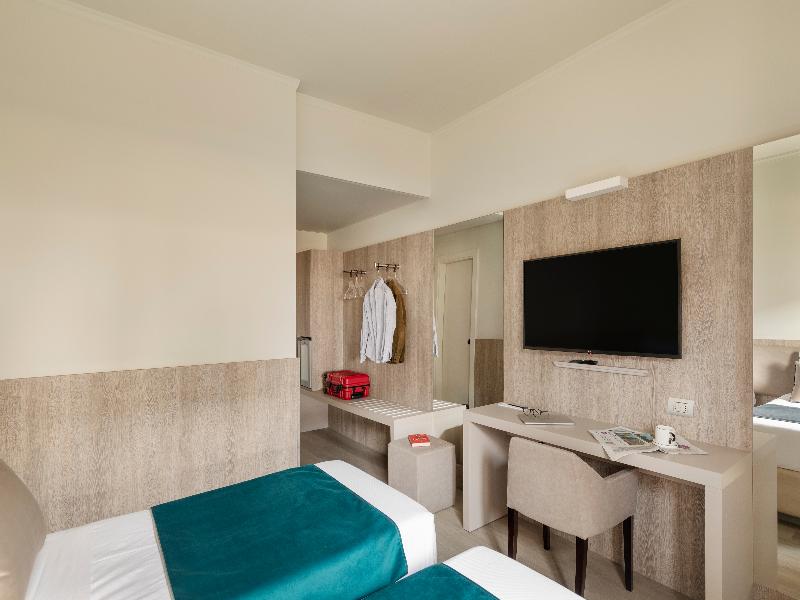 Living Hotel Milano image