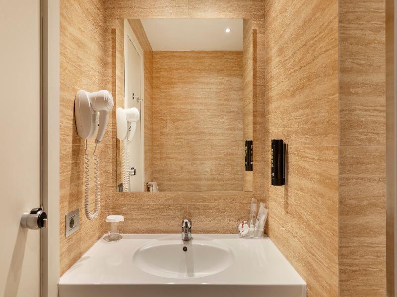 Living Hotel Milano image