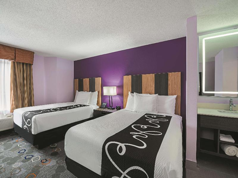 La Quinta Inn & Suites by Wyndham Minneapolis NW