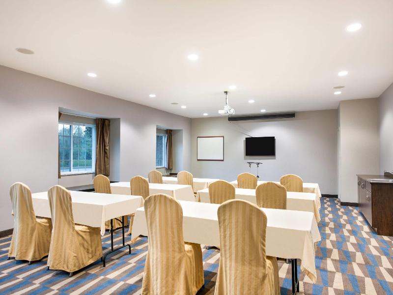 Microtel inn & Suites By Wyndham Pearl Rive/Slid image