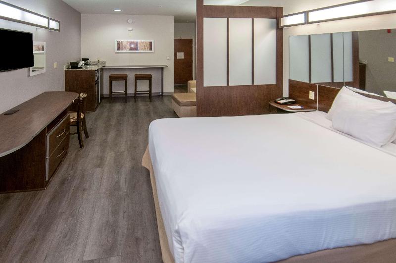 Microtel inn & Suites By Wyndham Pearl Rive/Slid image