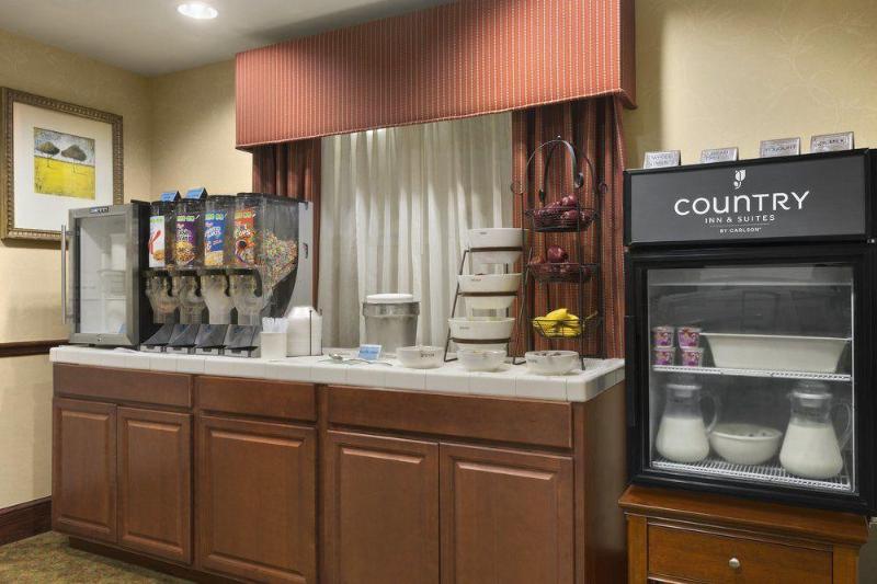 Country Inn & Suites by Carlson Macon North