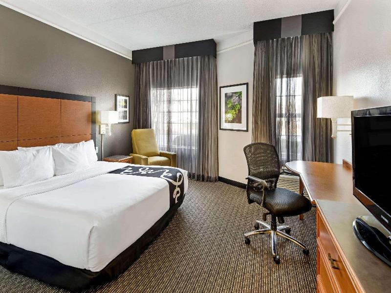 La Quinta Inn & Suites Macon image