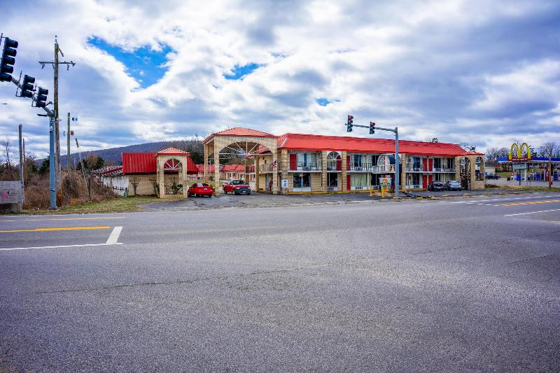 Ozark Junction Mountain View by OYO image