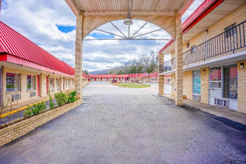 Ozark Junction Mountain View by OYO image