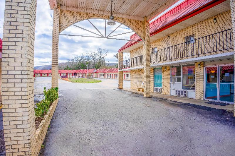 Ozark Junction Mountain View by OYO image