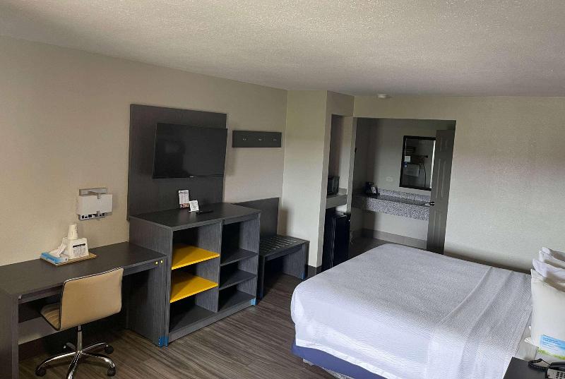 Days Inn by Wyndham Ruston LA image