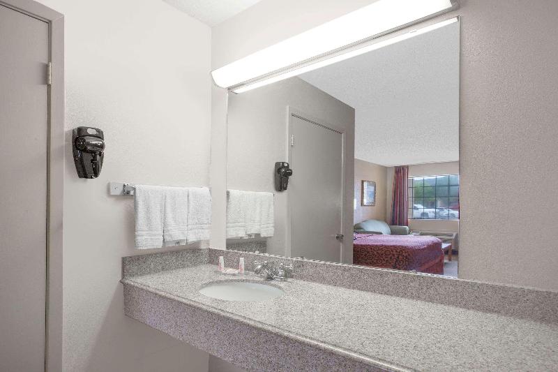 Days Inn by Wyndham Ruston LA image