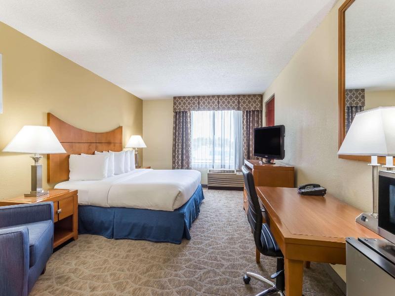 Wingate By Wyndham Convention Ctr Closest Univers image