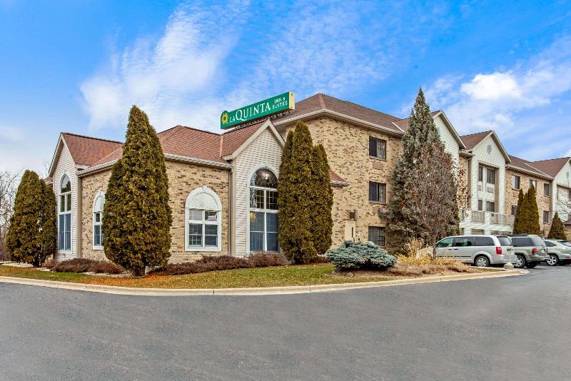 La Quinta Inn&Suites by Wyndham Milwaukee Delafiel image