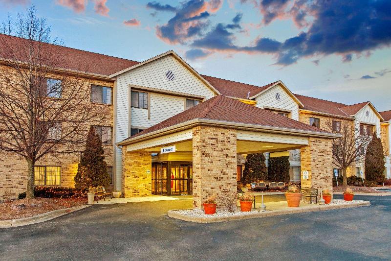 La Quinta Inn&Suites by Wyndham Milwaukee Delafiel image