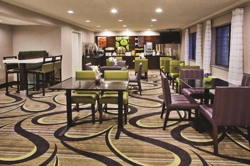 La Quinta Inn&Suites by Wyndham Milwaukee Delafiel image