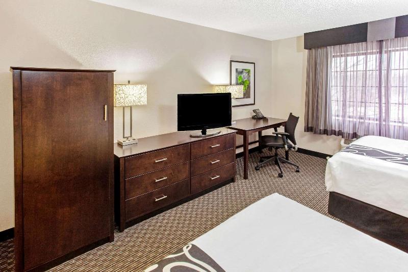 La Quinta Inn&Suites by Wyndham Milwaukee Delafiel image