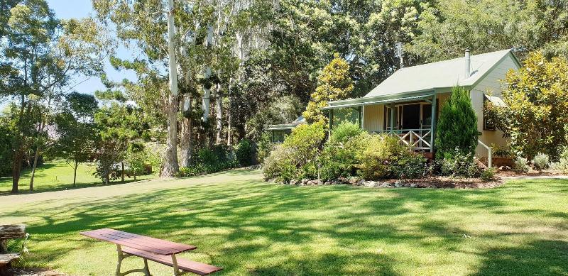 Bendles Cottages and Country Villas image