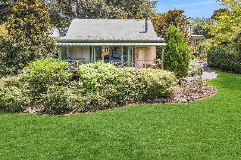 Bendles Cottages and Country Villas image