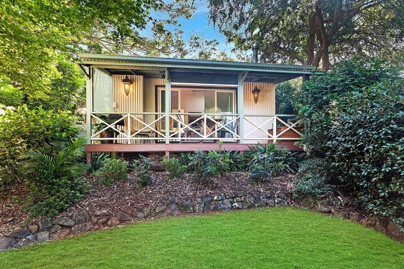 Bendles Cottages and Country Villas image