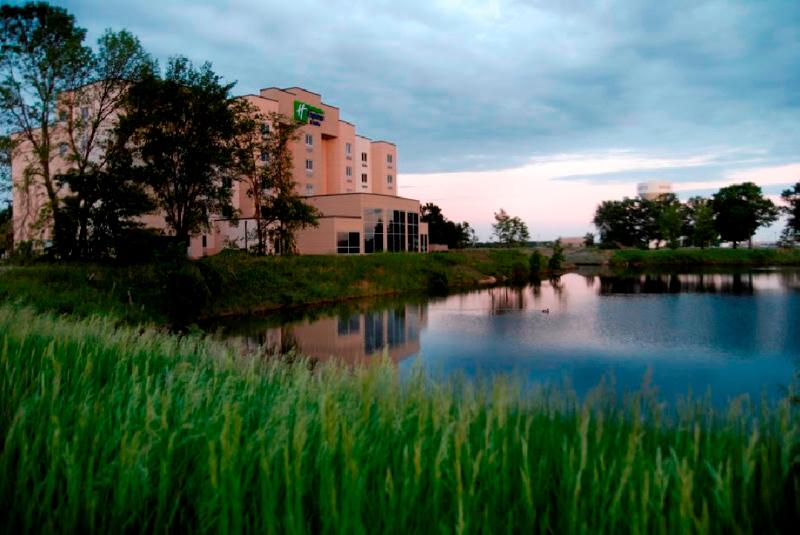 Holiday Inn Express Hotel & Suites Mankato East image