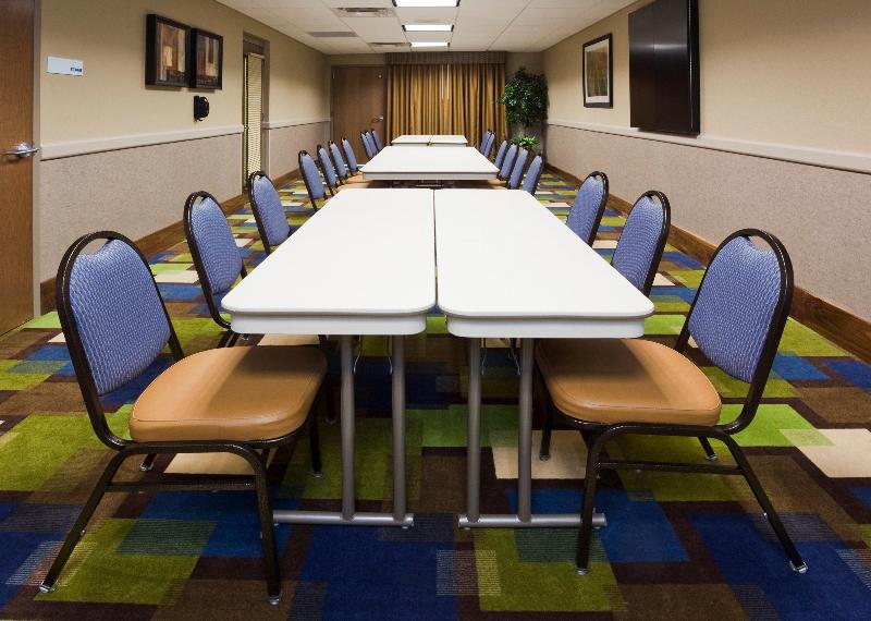 Holiday Inn Express Hotel & Suites Mankato East image
