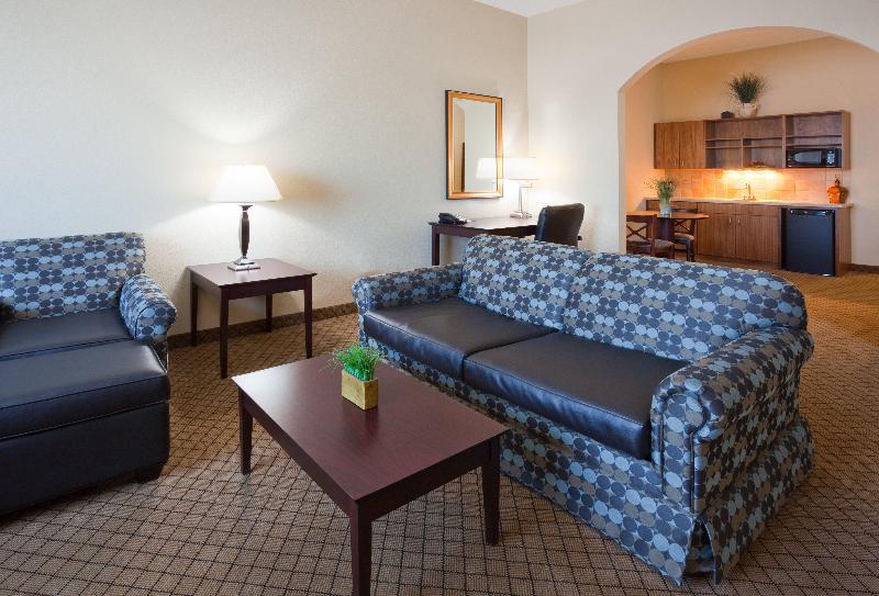 Holiday Inn Express Hotel & Suites Mankato East image