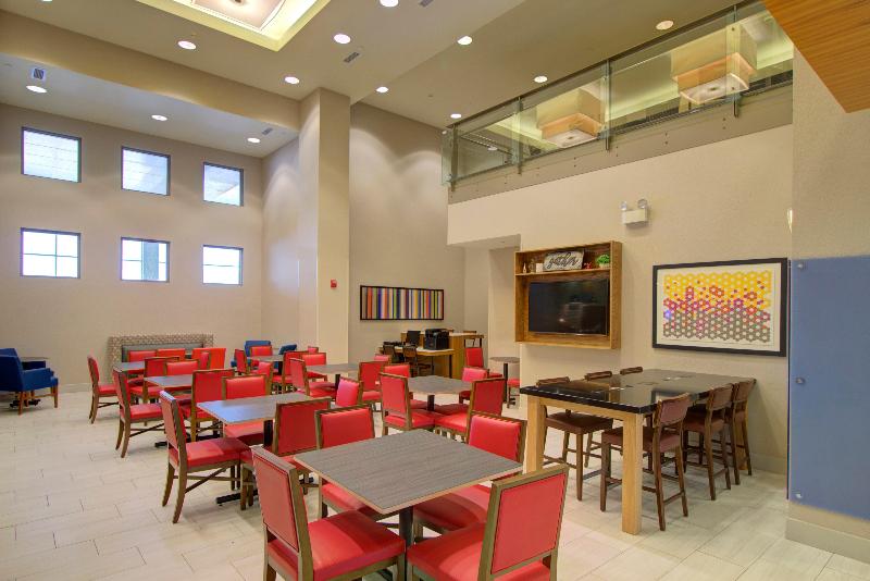 Holiday Inn Express Hotel & Suites Mankato East image