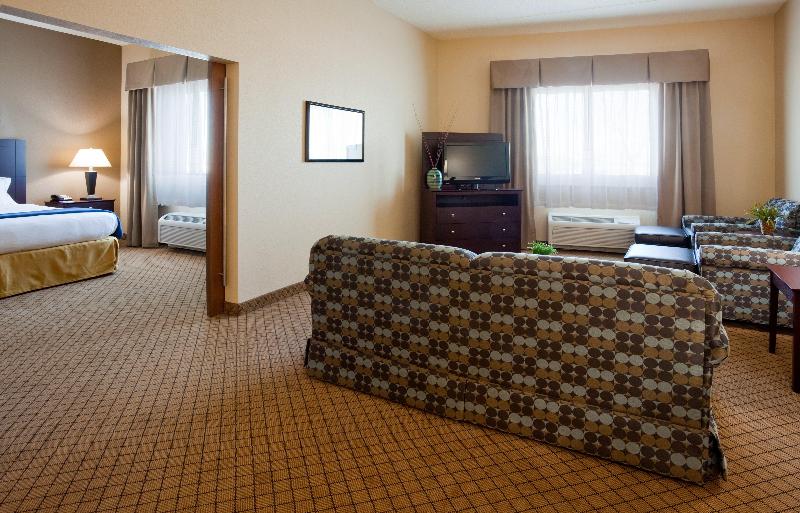 Holiday Inn Express Hotel & Suites Mankato East image