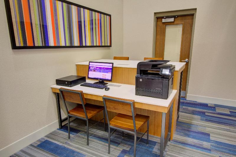 Holiday Inn Express Hotel & Suites Mankato East image