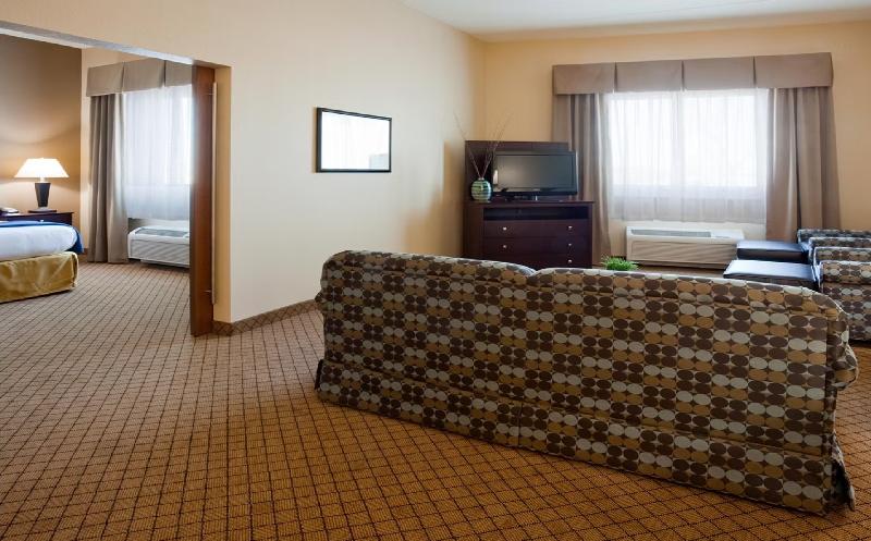 Holiday Inn Express Hotel & Suites Mankato East image
