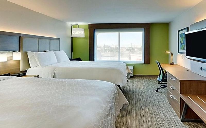 Holiday Inn Express Hotel & Suites Mankato East image