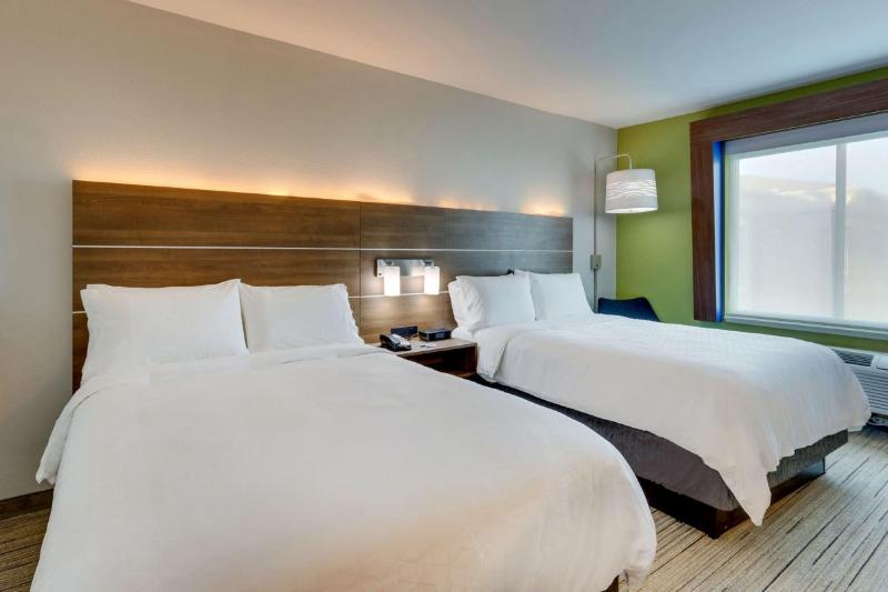 Holiday Inn Express Hotel & Suites Mankato East image