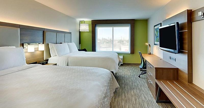 Holiday Inn Express Hotel & Suites Mankato East image