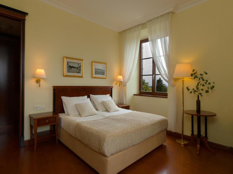 Dvorec Jeruzalem image