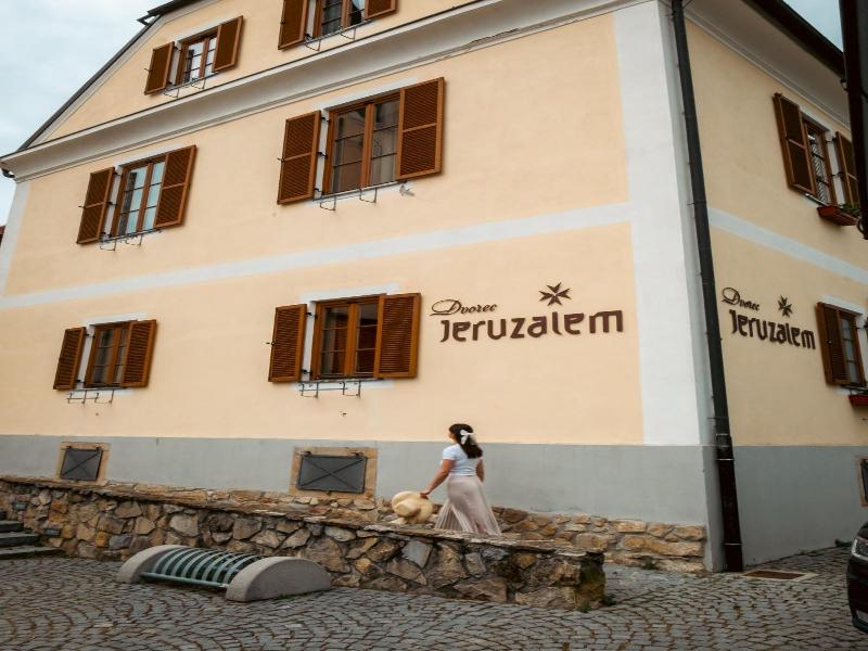 Dvorec Jeruzalem image