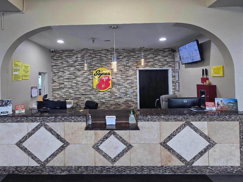 Super 8 by Wyndham Kansas City image