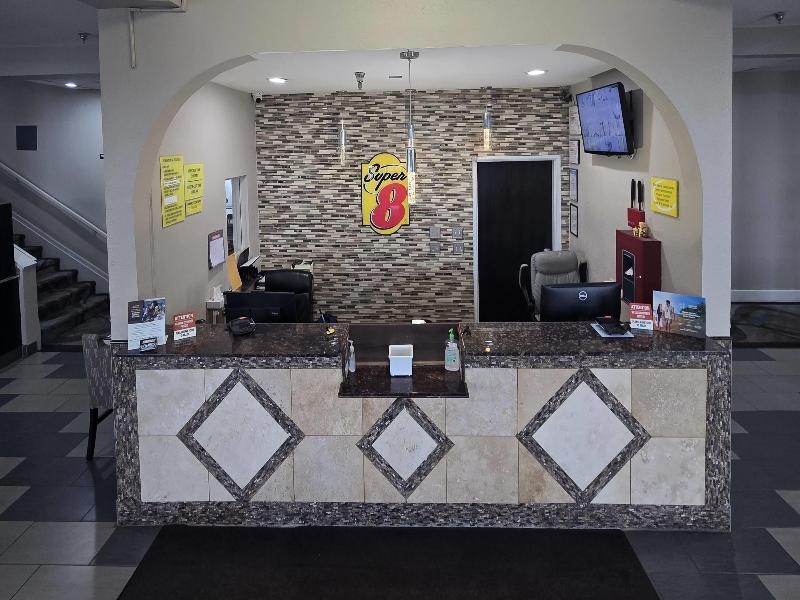 Super 8 by Wyndham Kansas City image