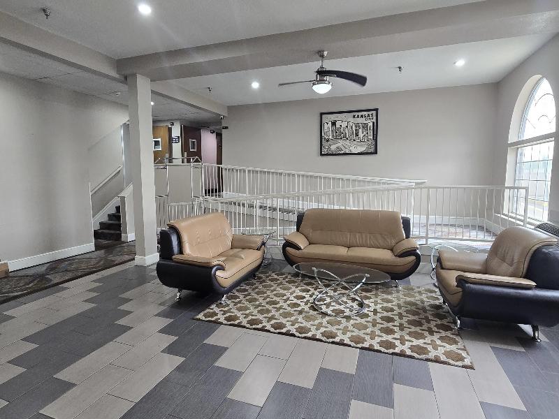Super 8 by Wyndham Kansas City image