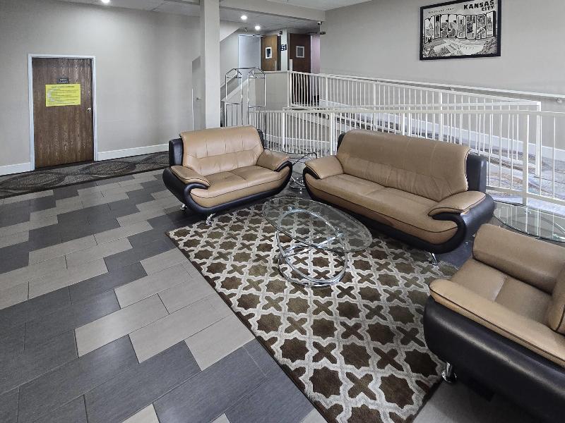 Super 8 by Wyndham Kansas City image