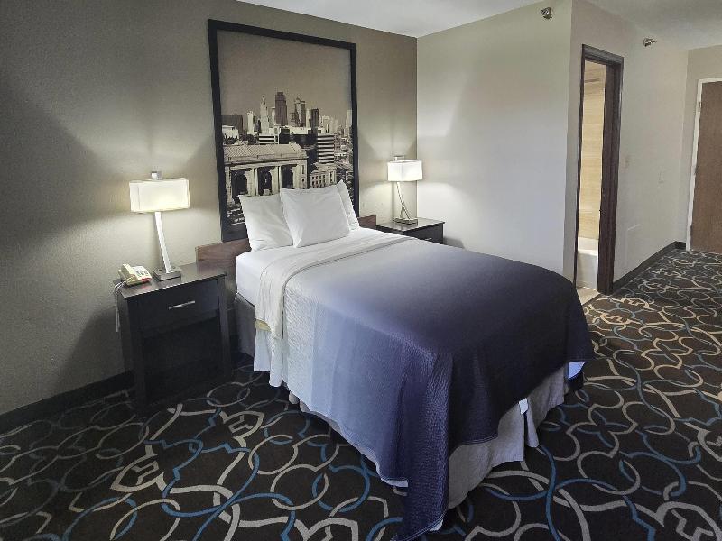 Super 8 by Wyndham Kansas City image