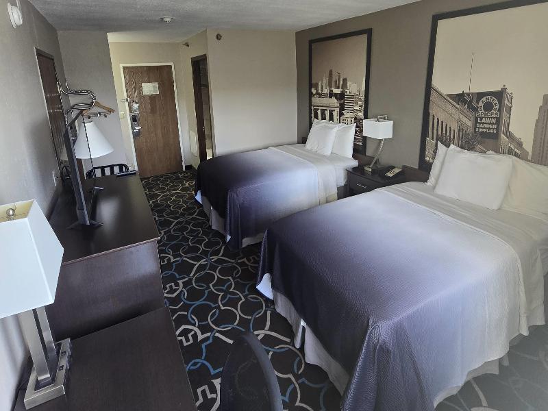 Super 8 by Wyndham Kansas City image